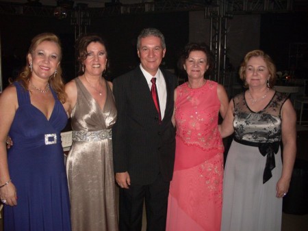 Os cinco irmãos Jayme: Luciane Jayme Biancardi, Neusa Jayme Tafuri, Eu, Neide Jayme Marçaro e Maria José Jayme Mauri. Essas mulheres foram importantíssimas no meu processo de busca e recuperação. Me convenceram pelo amor e não pela dor.