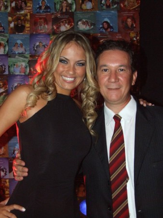 Com Ellen Roche, quando ela ainda não era a "mulher mangaba". Eu já precisava me drogar constantemente para cumprir os compromissos. Uma época horrível pra mim.